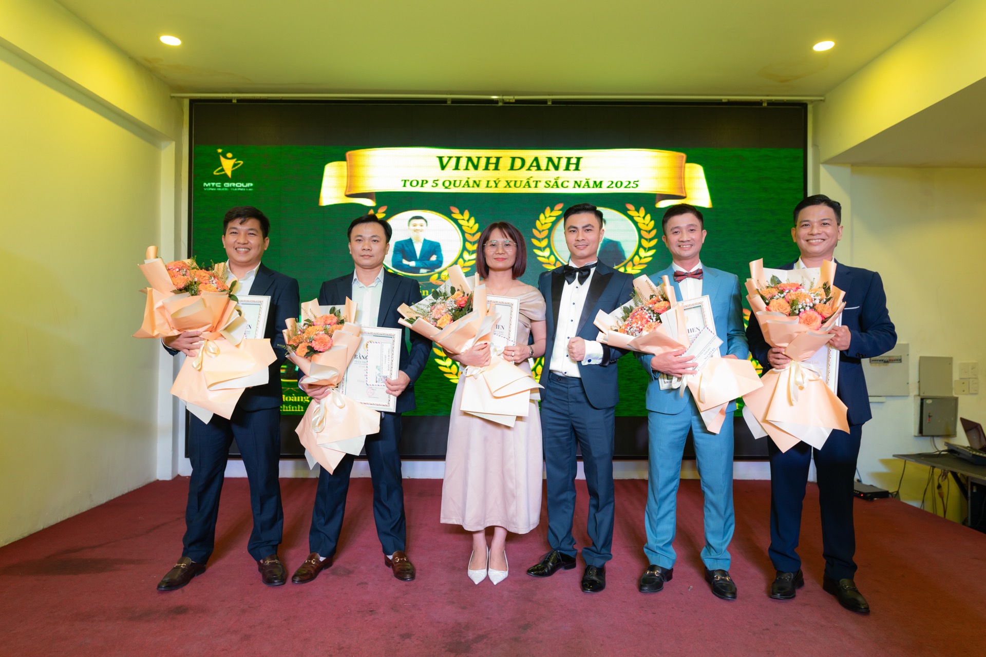 Vinh danh Top 5 Quản lý xuất sắc